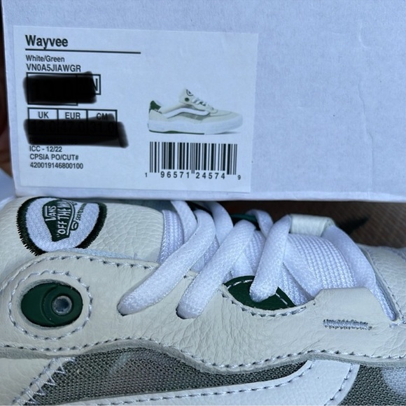 Vans Men’s Wayvee
White/Green
VN0A5JIAWGR
Sneakers - Picture 16 of 16